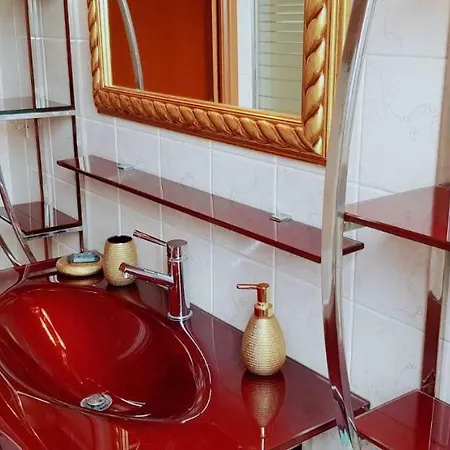 דירה Red House *
